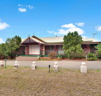 King Retreat Estate - you can honestly walk to Bimbadgen and Hope Estate concerts - Hotel Gold Coast