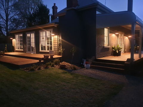 Kings Cottage Uralla - Hotel Gold Coast 2