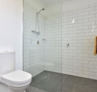 Kinloch Cottage renovated to new on Daisy Hill Vineyard - Hotel Gold Coast