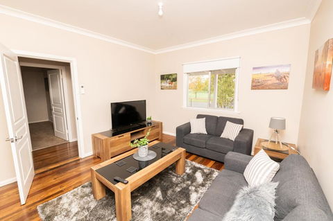 Kinross On Cox Sweet, Neat & Simple + Wifi - Hotel Gold Coast 2