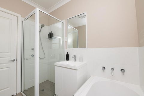 Kinross On Cox Sweet, Neat & Simple + Wifi - Hotel Gold Coast 1