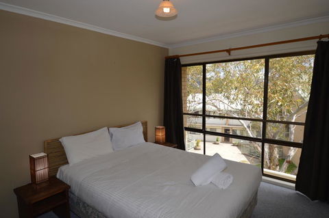 Kirwan 32 - Hotel Gold Coast 2