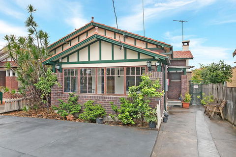 KOZYGURU ARNCLIFFE SYDNEY AIRPORT RENOVATED COTTAGE 3 BED HOUSE NAR232 - Hotel Gold Coast 3