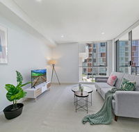 KOZYGURU MASCOT WALK TO STATION MODERN DESIGNER 2 BED APT FREE PARKING NMA260-312 - Hotel Gold Coast