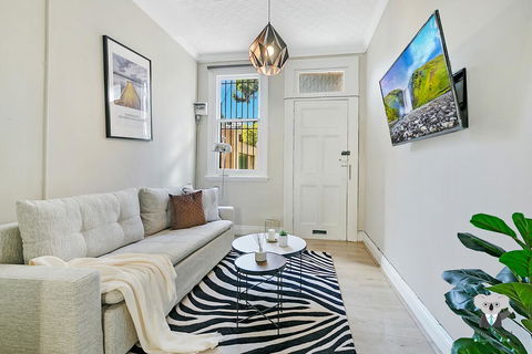 KOZYGURU SYDNEY CBD DARLINGHURST SPLIT LEVEL 2 BEDROOM TOWNHOUSE NDA023 - Hotel Gold Coast 0