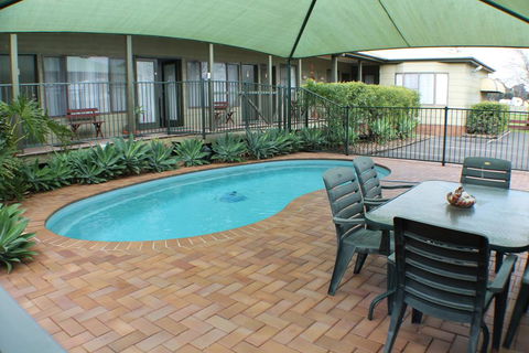 Lake Forbes Motel - Hotel Gold Coast 2