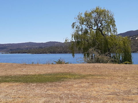Lake Jindabyne Hotel - Hotel Gold Coast 2