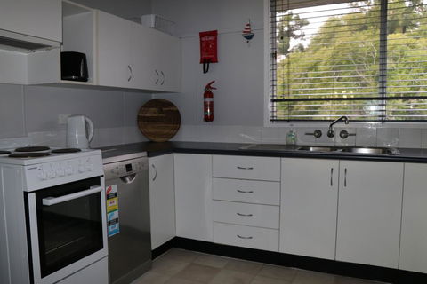 Lakes Edge Cottage - Hotel Gold Coast 2