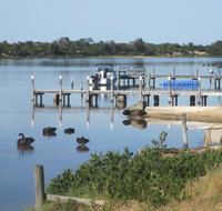 Lakes Waterfront Motel and Cottages with King Beds - Hotel Gold Coast