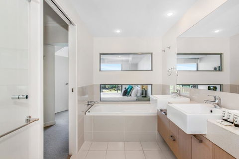 Lakeside Family Oasis With Pool, Gym And Balcony - Hotel Gold Coast 1