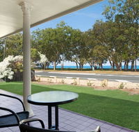 Large family waterfront home with room for a boat - Welsby Pde Bongaree - Hotel Gold Coast