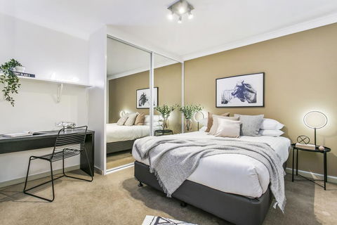 Large Unit Amid Inner-city Greenery Close To CBD - Hotel Gold Coast 2