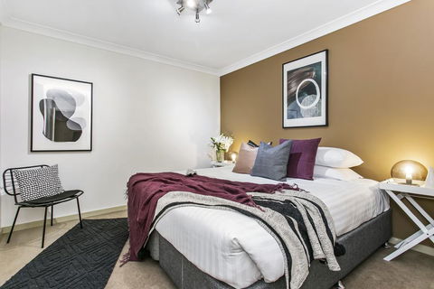 Large Unit Amid Inner-city Greenery Close To CBD - Hotel Gold Coast 1