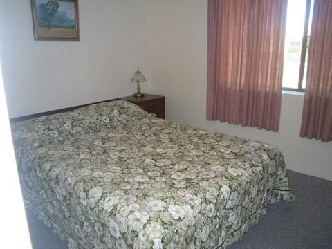 Light, Airy 1st Floor Unit - Marbrin Close, Bellara - Hotel Gold Coast 2