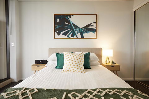 Light-Filled Designer Apartment With Amazing Views - Hotel Gold Coast 1