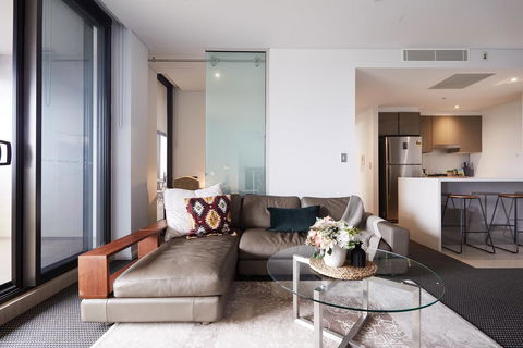 Light-Filled Designer Apartment With Amazing Views - Hotel Gold Coast 2