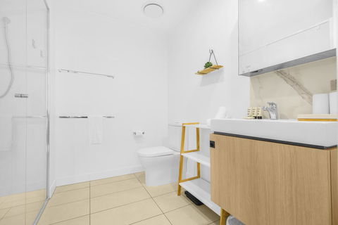 Luxe Apartment With Balcony And Pool Near Galleries - Hotel Gold Coast 3