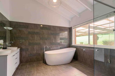 Luxurious Home On 5 Acres, Close To CBD - Sleeps 18 - Hotel Gold Coast 3