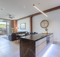 Luxury 3 brm 2 bath Woolstore apt with Courtyard - Hotel Gold Coast