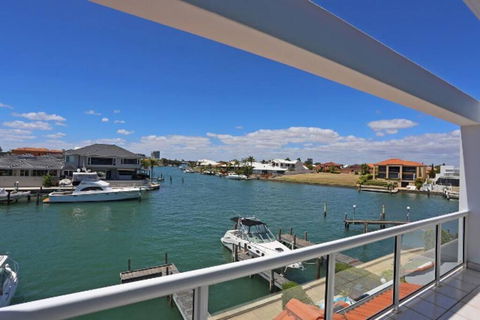 Luxury Canal Vista - Hotel Gold Coast 2