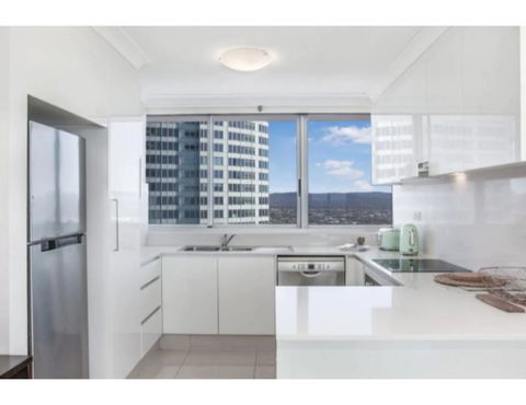 Luxury Holiday Escape High Above Surfers Paradise - Hotel Gold Coast 3