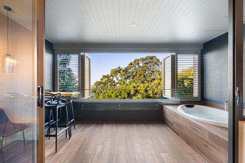 Luxury Spa Retreat With Ocean And Hinterland Views - Hotel Gold Coast 2