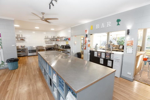 Mad Monkey Backpackers Village - Hotel Gold Coast 2