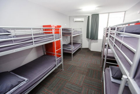Mad Monkey Backpackers Waterfront - Hotel Gold Coast 3