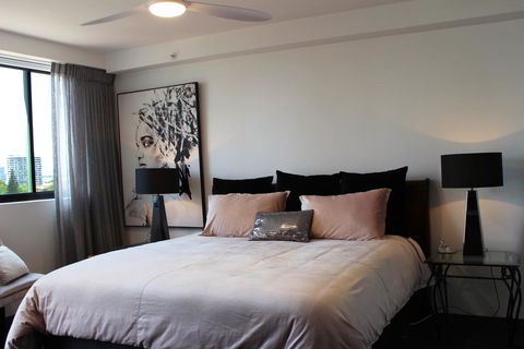 Main Beach Apartment At The Meriton - Hotel Gold Coast 3