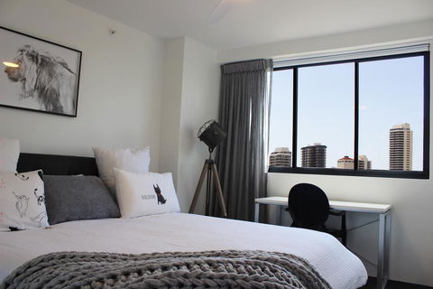 Main Beach Apartment At The Meriton - Hotel Gold Coast 2