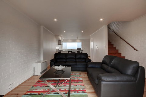 Malseeds - Hotel Gold Coast 1