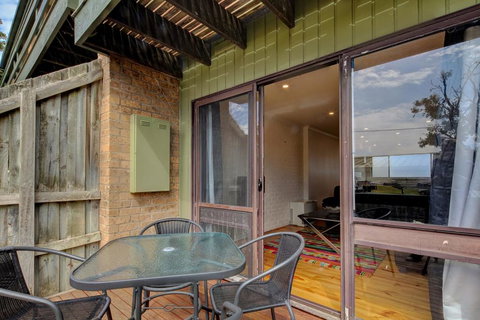 Malseeds - Hotel Gold Coast 2