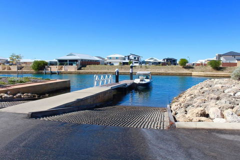 Mandurah Dolphin Escape - Hotel Gold Coast 2