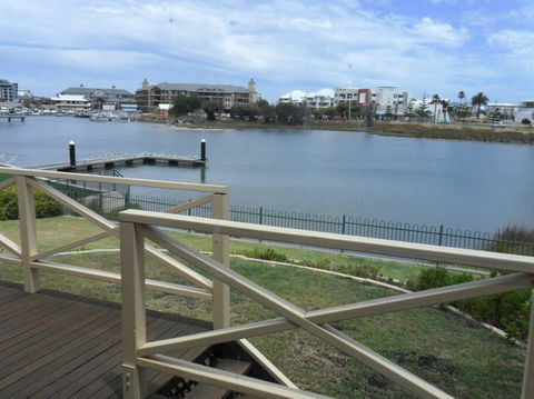 Mandurah Overlooking The Marina - Hotel Gold Coast 2