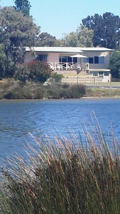 Mandurah Overlooking The Marina - Hotel Gold Coast 3