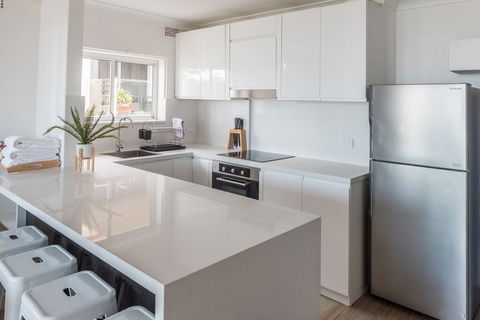 Manly Beachfront Apartment - Hotel Gold Coast 1