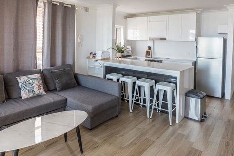 Manly Beachfront Apartment - Hotel Gold Coast 3