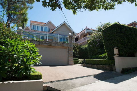 Manly Magic - Hotel Gold Coast 0