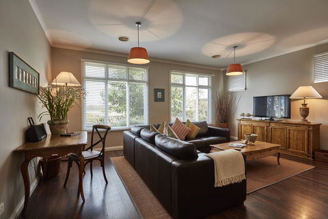 Mews Cottages - Hotel Gold Coast 2
