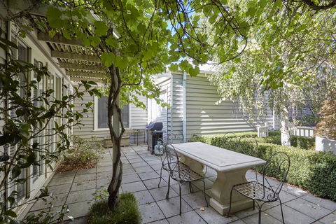 Mews Cottages - Hotel Gold Coast 1