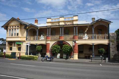Mickey Bourke's Koroit Hotel - Hotel Gold Coast 0