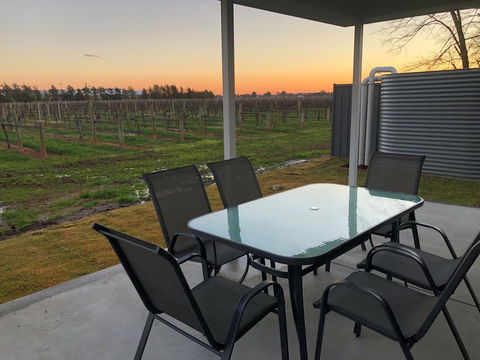Milawa Vineyard Views - Guesthouse 1 - Hotel Gold Coast 3