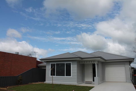 Milawa Vineyard Views - Guesthouse 2 - Hotel Gold Coast 3