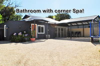 MODERN  LUXURIOUS WITH SPA BATH