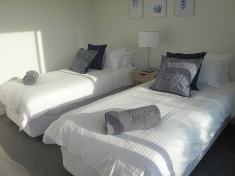 Modern 3 Bedroom Apt With FREE Parking, Netflix, Wifi & Welcome Wine By BnB Pro - Hotel Gold Coast 1