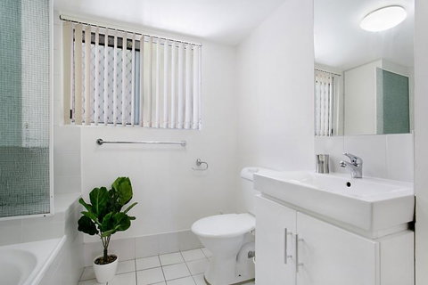 Moonbird - Hotel Gold Coast 1