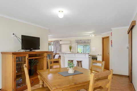 Moonta Bay Accommodation - Hotel Gold Coast 2