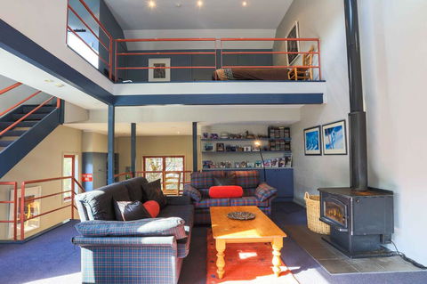 Muzzlewood 3 - Hotel Gold Coast 2