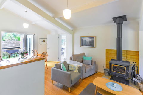 NATURE LOVERS DREAM // FIREPLACE //ACCESS TO HIKES - Hotel Gold Coast 1