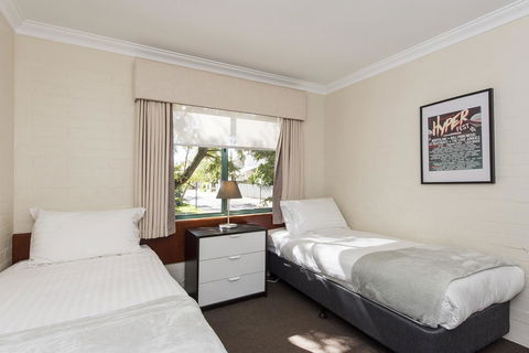 Subiaco Village 30 - Hotel Gold Coast 19